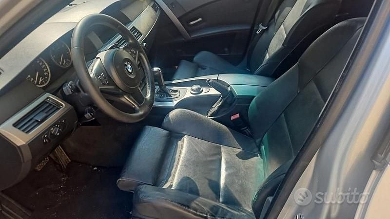 Begagnad BMW 530 235 HK (172 kW) 2007 Grå Kombi