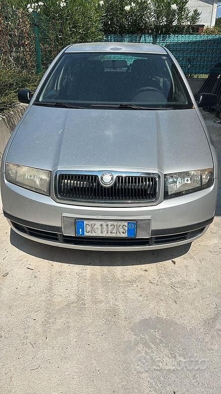 Grigio Usata 2003 Skoda Fabia Utilitaria | 1300 € (Buon prezzo) - Immagine 1/1