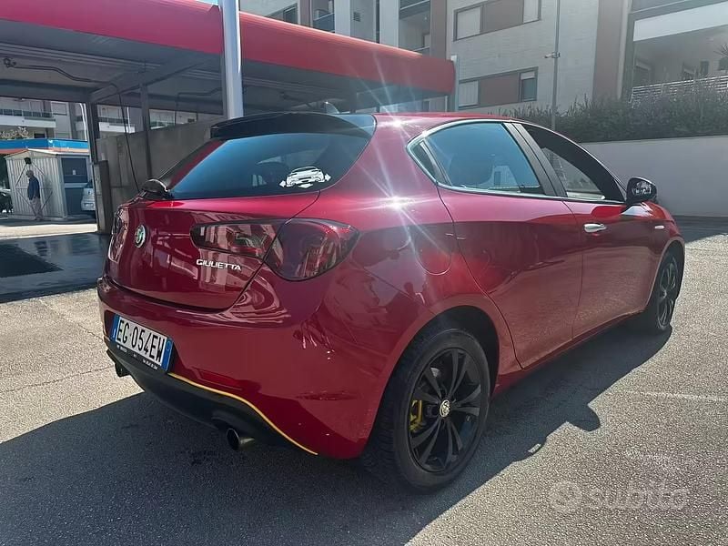 Usata Alfa Romeo Giulietta 170 CV (125 kW) 2011 Rosso Utilitaria