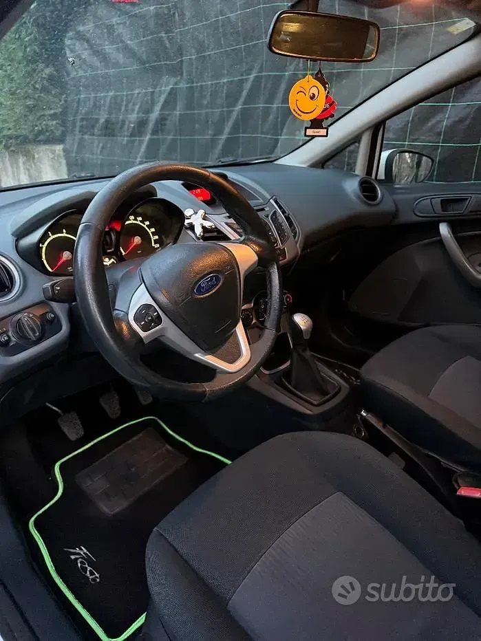 Usata Ford Fiesta 82 CV (60 kW) 2010 Bianco Berlina