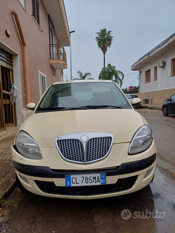 Usata Lancia Ypsilon 2004 Bianco Utilitaria