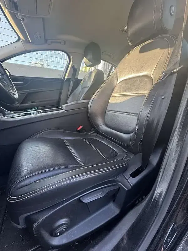 Usata Jaguar XE Prestige 179 CV (131 kW) 2019 Nero Berlina