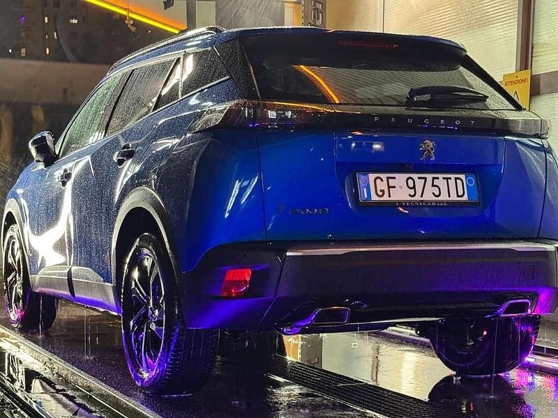 Usata Peugeot 2008 Allure 131 CV (96 kW) 2021 Blu/azzurro SUV