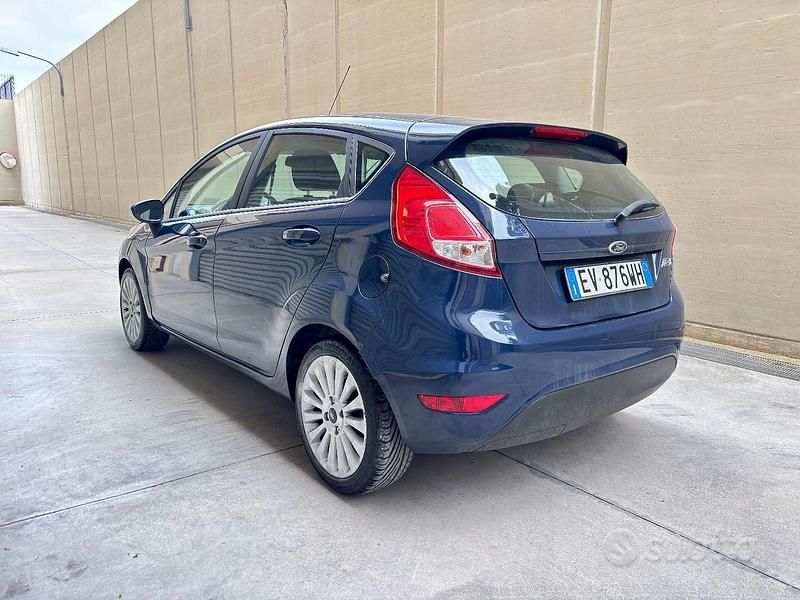 Usata Ford Fiesta 75 CV (55 kW) 2015 Berlina