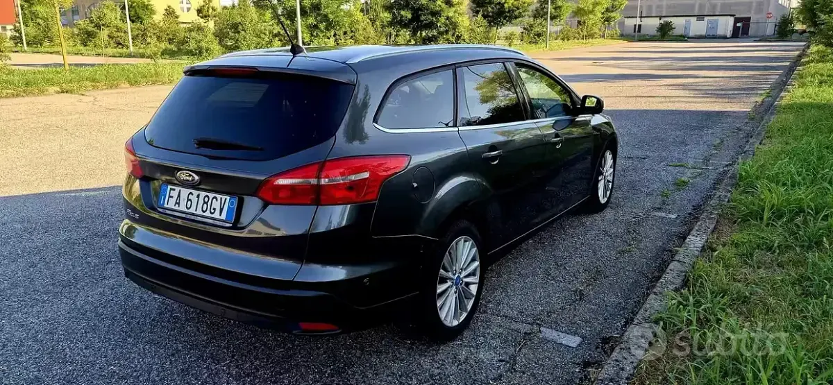 Usata Ford Focus 120 CV (88 kW) 2015 Grigio Station wagon