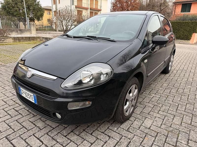 Nero Usata 2011 Fiat Grande Punto Due volumi | 3990 € (Buon prezzo) - Immagine 1/4