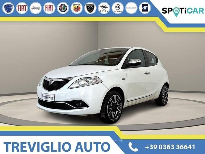 Bianco / perlato Usata 2018 Lancia Ypsilon Platinum Utilitaria | 9950 € (Buon prezzo) - Immagine 1/4