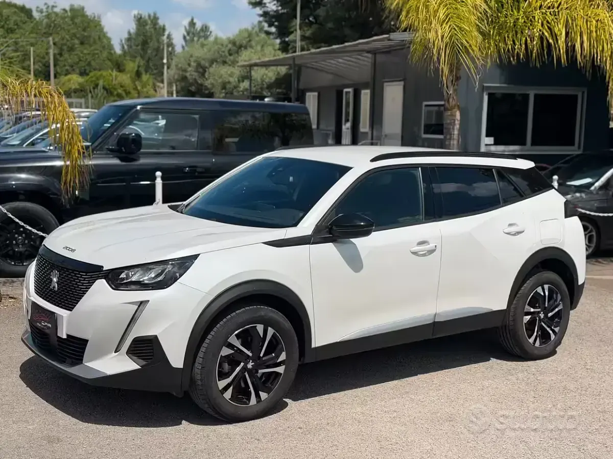 Usata Peugeot 2008 Allure 131 CV (96 kW) 2023 Bianco SUV