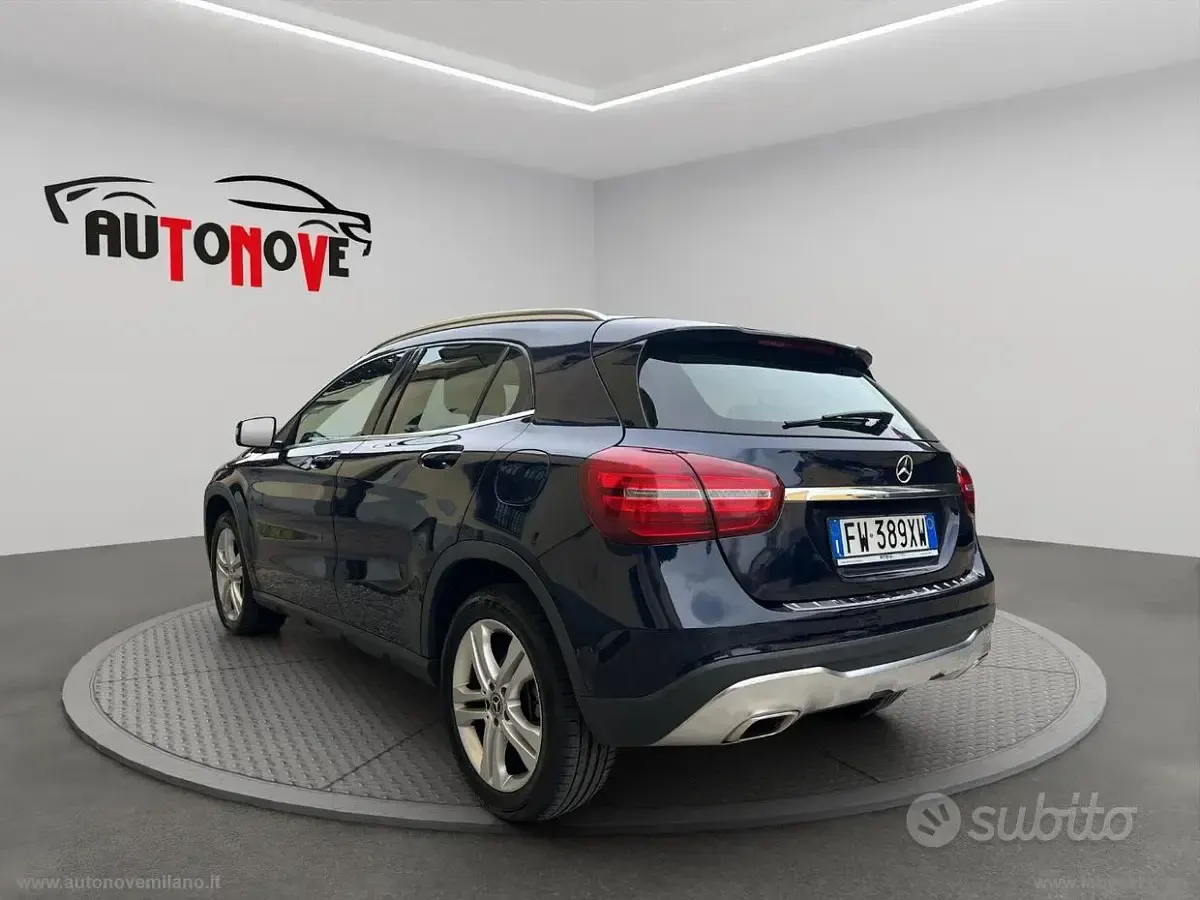 Usata Mercedes GLA200 Premium 136 CV (100 kW) 2019 Blu/azzurro SUV