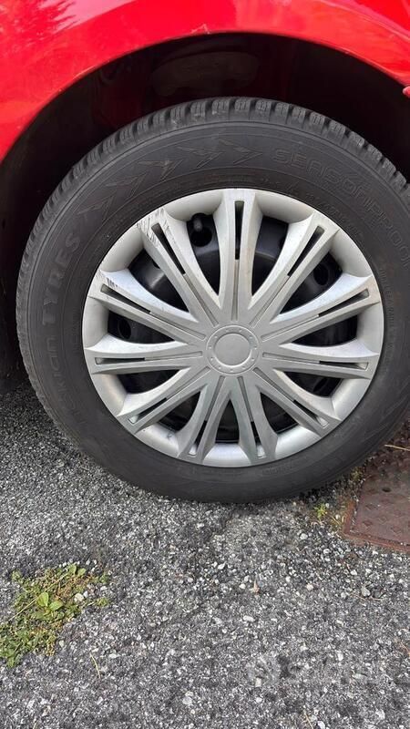 Usata Fiat Grande Punto Active 65 CV (47 kW) 2006 Rosso Utilitaria