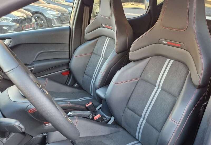 Usado Ford Fiesta Performance Edition 205 HP (150 kW) 2022 Cinzento Citadino