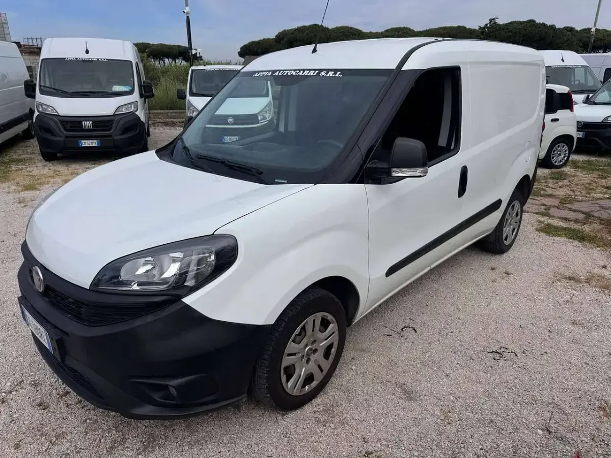 Usata Fiat Doblò 95 CV (69 kW) 2021 Bianco Monovolume