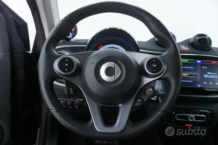 Usata Smart ForTwo Coupé Passion 41 kW (56 CV) 2022 Nero Utilitaria