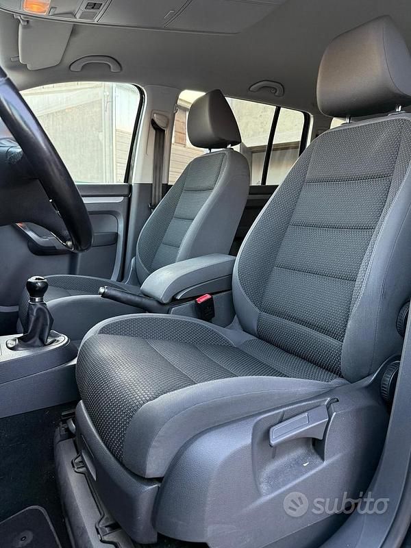 Usata VW Touran 105 CV (77 kW) 2011 Nero Monovolume