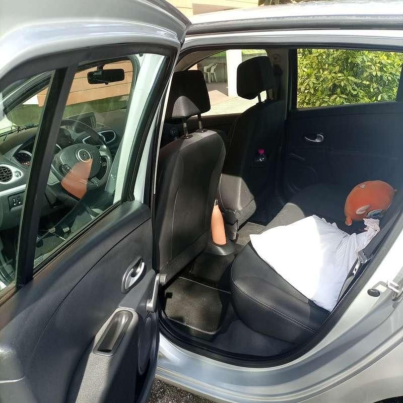 Usata Renault Clio II 75 CV (55 kW) 2011 Berlina