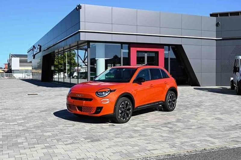 Nuova Fiat 600 La Prima 101 CV (74 kW) 2025 Blu SUV