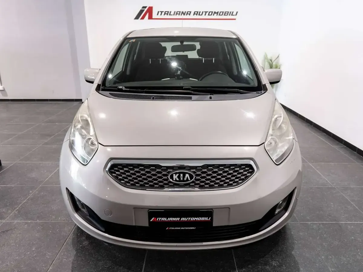 Usata Kia Venga EX 90 CV (66 kW) 2010 Argento Utilitaria