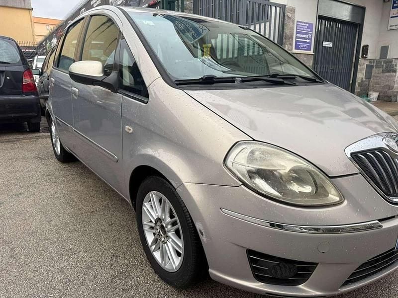 Usata Lancia Musa 95 CV (69 kW) 2009 Oro Monovolume