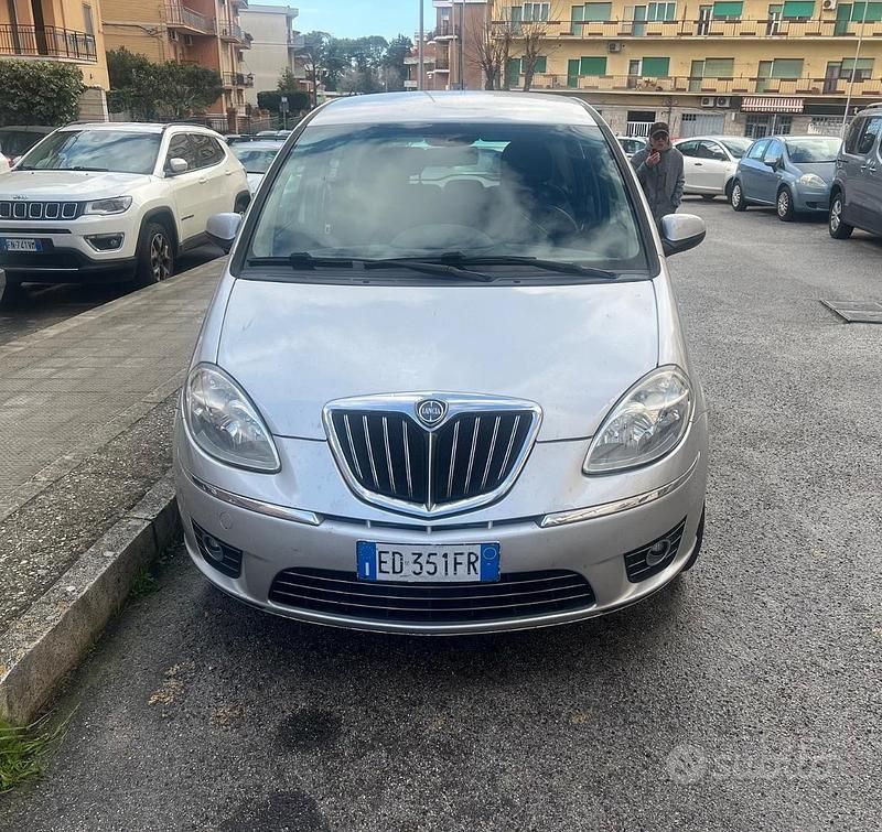 Usata Lancia Musa 95 CV (69 kW) 2010 Grigio Monovolume