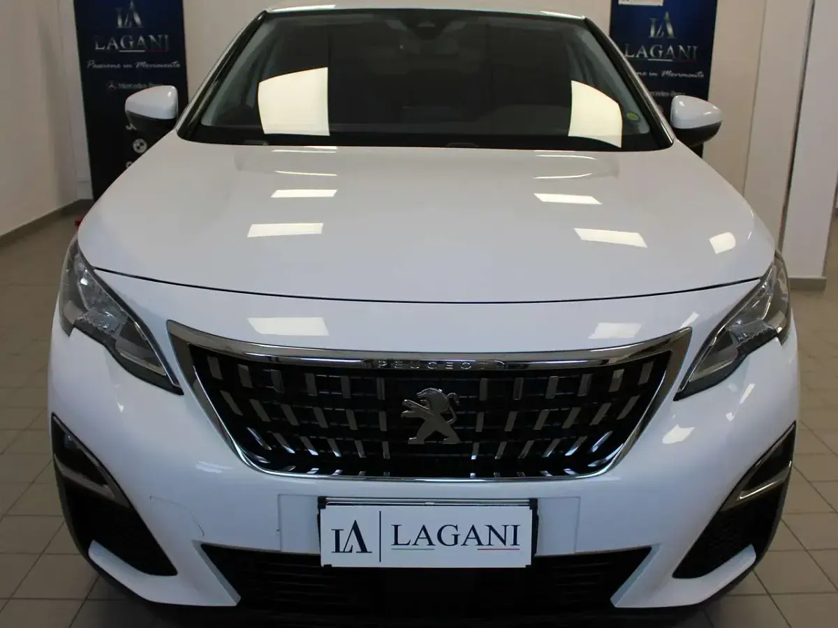 Usata Peugeot 3008 Active 131 CV (96 kW) 2018 Bianco SUV