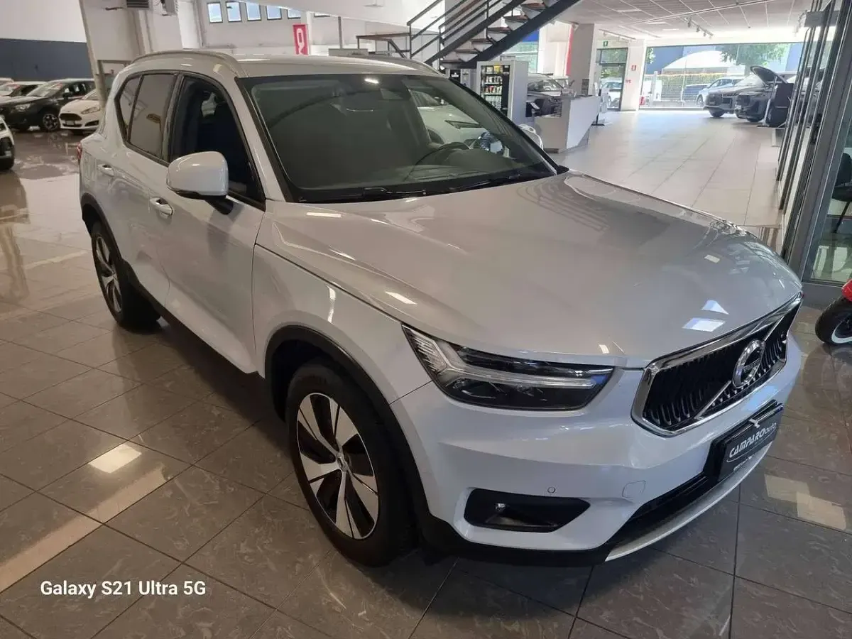 Usata Volvo XC40 Momentum 163 CV (119 kW) 2021 Argento SUV