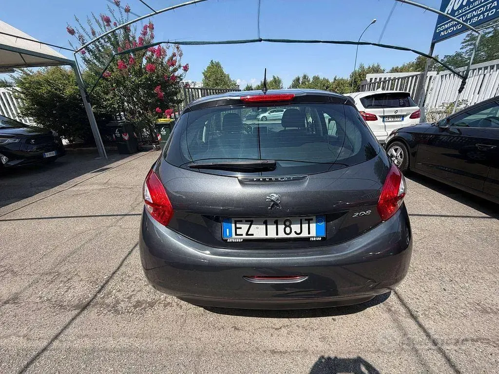 Usata Peugeot 208 Active 82 CV (60 kW) 2015 Grigio Utilitaria