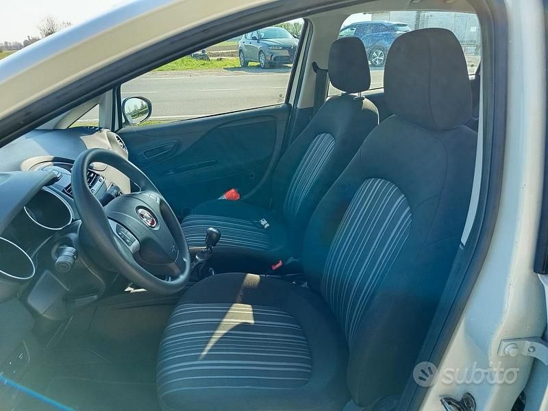 Usata Fiat Punto Evo 69 CV (50 kW) 2011 Bianco Utilitaria
