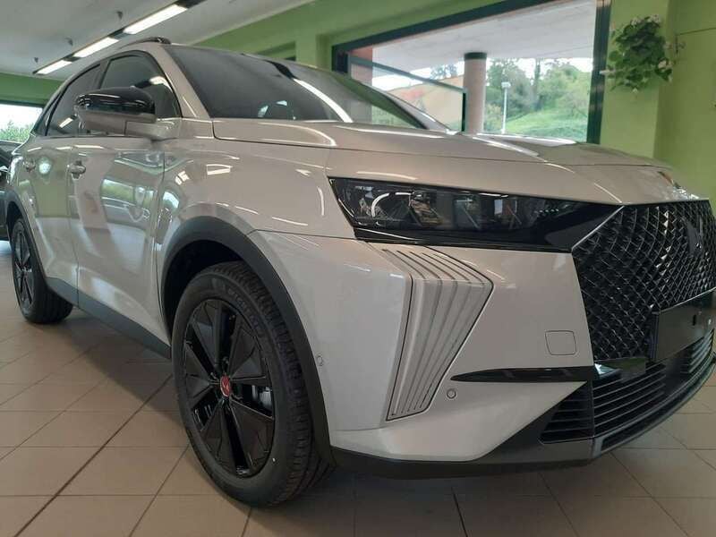 Argento Nuova 2025 DS Automobiles DS7 Crossback Performance SUV | 37.900 € (Buon prezzo) - Immagine 1/2