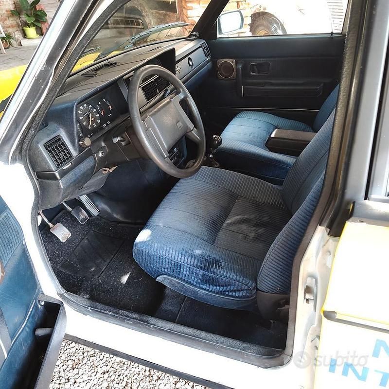 Usata Volvo 244 82 CV (60 kW) 1983 Giallo Berlina