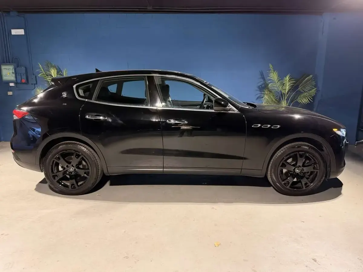 Usata Maserati Levante 349 CV (256 kW) 2021 Nero SUV