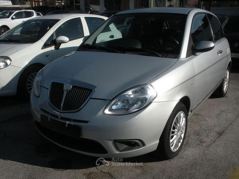 Usata Lancia Ypsilon 75 CV (55 kW) 2007 Argento Utilitaria