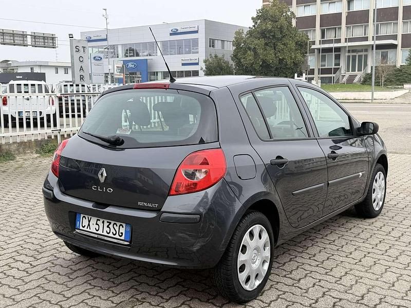 Usata Renault Clio II Luxe 75 CV (55 kW) 2005 Other Berlina