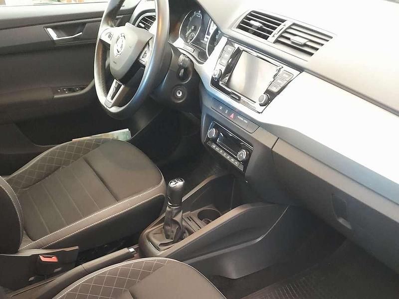 Argento Usata 2018 Skoda Fabia Ambition Due volumi | 9800 € (Ottimo prezzo) - Immagine 1/4