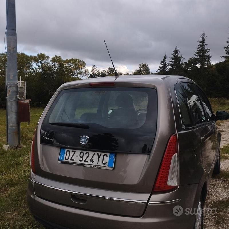 Usata Lancia Musa 90 CV (66 kW) 2010 Marrone Monovolume
