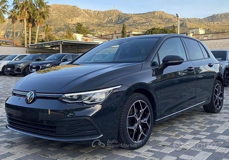 Grigio Usata 2021 VW Golf Life Berlina | 19.900 € (Buon prezzo) - Immagine 1/4