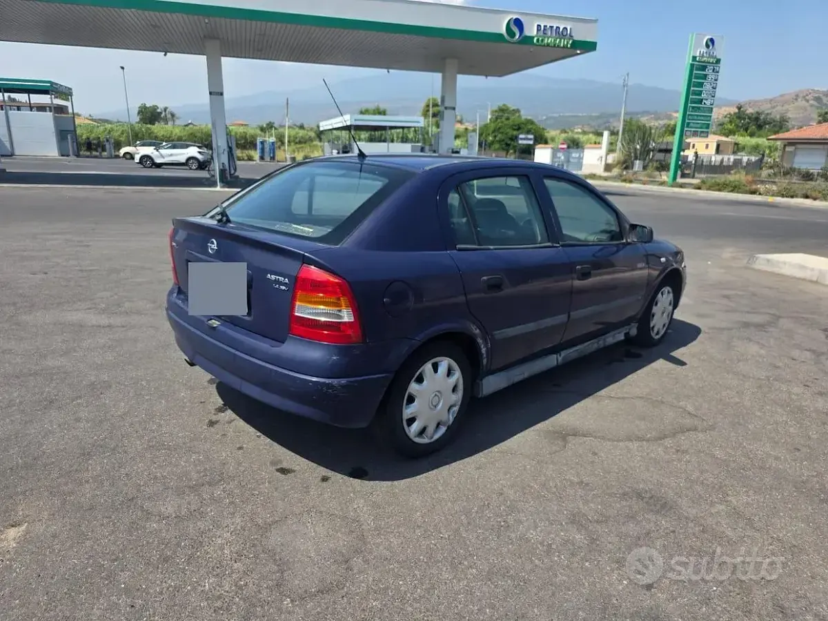 Usata Opel Astra Club 90 CV (66 kW) 1998 Bluazzurro Berlina
