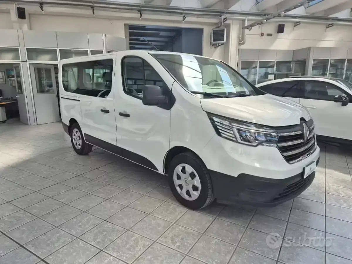 Usata Renault Trafic Zen 110 CV (80 kW) 2023 Bianco Monovolume