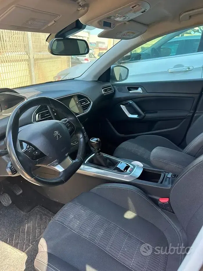 Usata Peugeot 308 GT-line 131 CV (96 kW) 2021 Grigio Station wagon