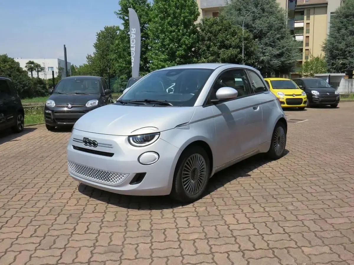 Nuova Fiat 500 65 CV (47 kW) 2026 Blu/azzurro Berlina