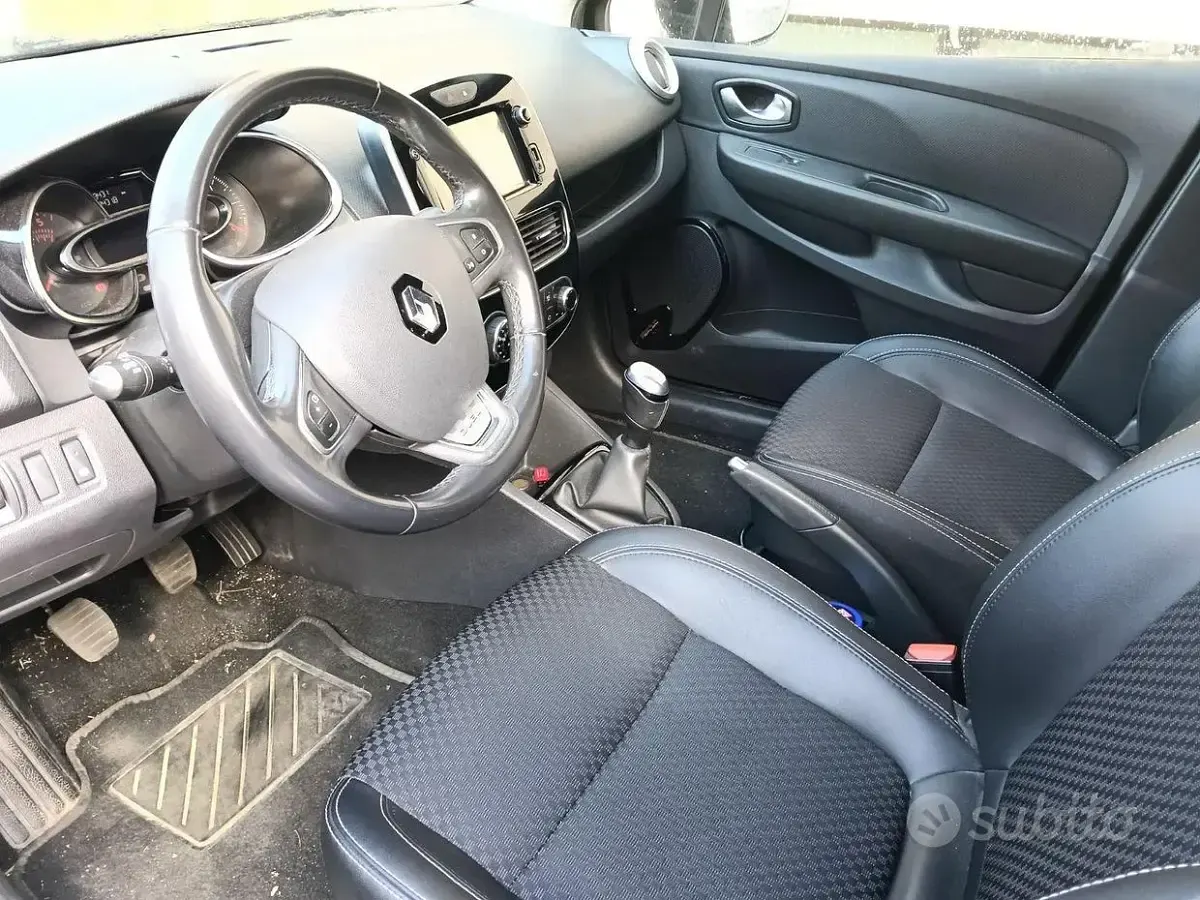 Usata Renault Clio 90 CV (66 kW) 2018 Nero Station wagon