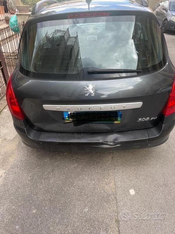 Usata 2010 Peugeot 308 Due volumi | 2450 € (Buon prezzo) - Immagine 1/4