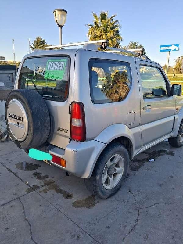 Usata Suzuki Jimny 65 CV (47 kW) 2007 Argento SUV