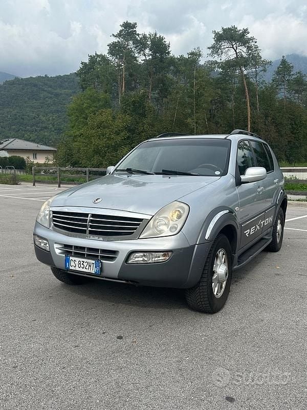 Grigio Usata 2005 Ssangyong (KGM) Rexton SUV | 4500 € (Cara) - Immagine 1/4
