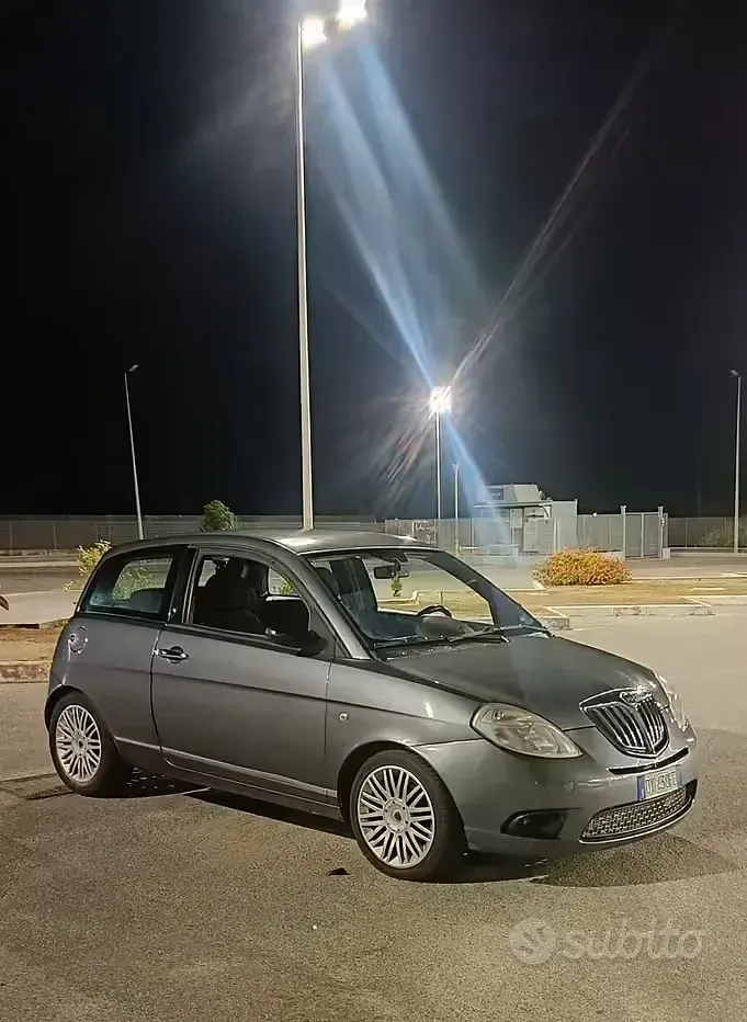 Usata Lancia Ypsilon 60 CV (44 kW) 2009 Grigio Utilitaria