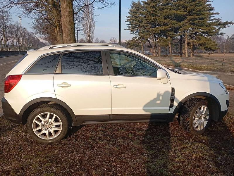 Usata Opel Antara Cosmo 163 CV (119 kW) 2011 Bianco perlato SUV