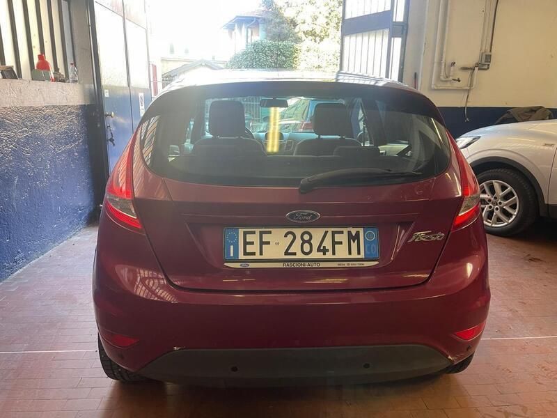 Usata Ford Fiesta Titanium 97 CV (71 kW) 2010 Rosso Utilitaria