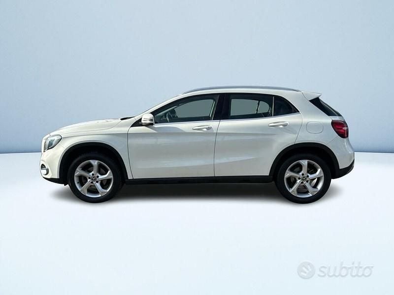 Usata Mercedes GLA200 135 CV (99 kW) 2017 Bianco SUV