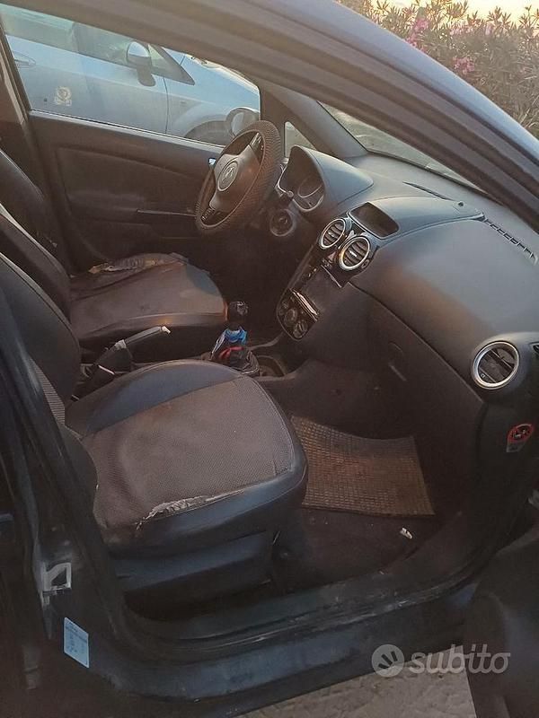 Usata Opel Corsa 90 CV (66 kW) 2007 Nero Utilitaria