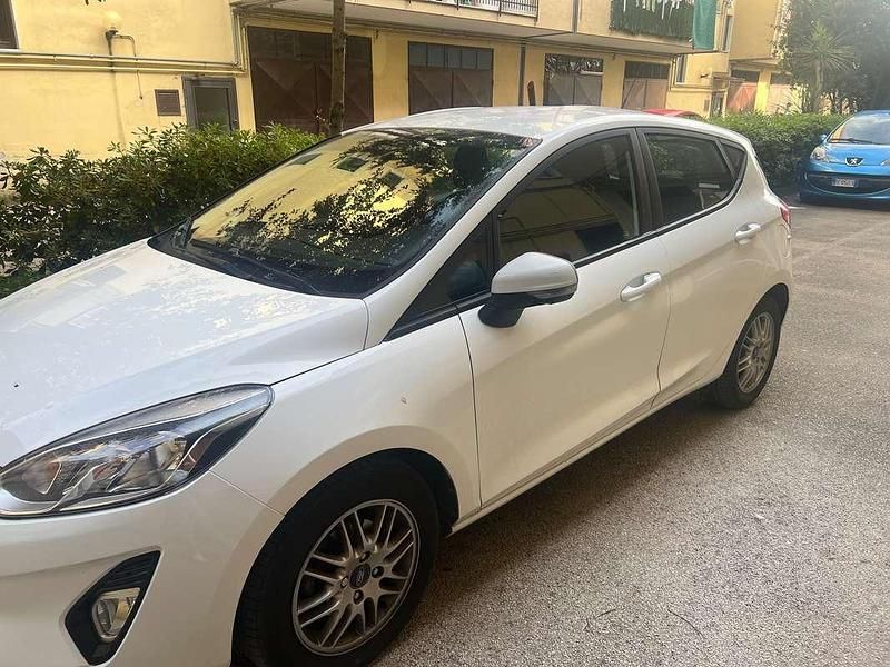Usata Ford Fiesta Titanium 86 CV (63 kW) 2019 Bianco Utilitaria