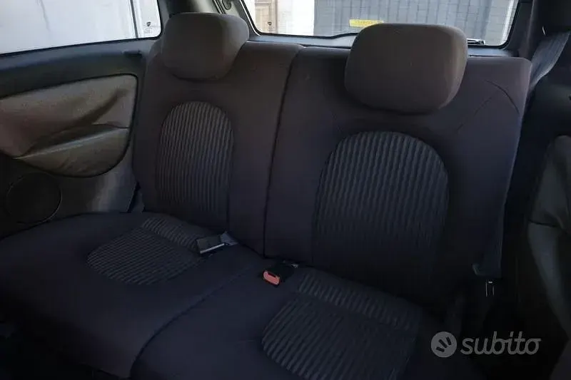 Usata Lancia Ypsilon 60 CV (44 kW) 2010 Sabbia Utilitaria